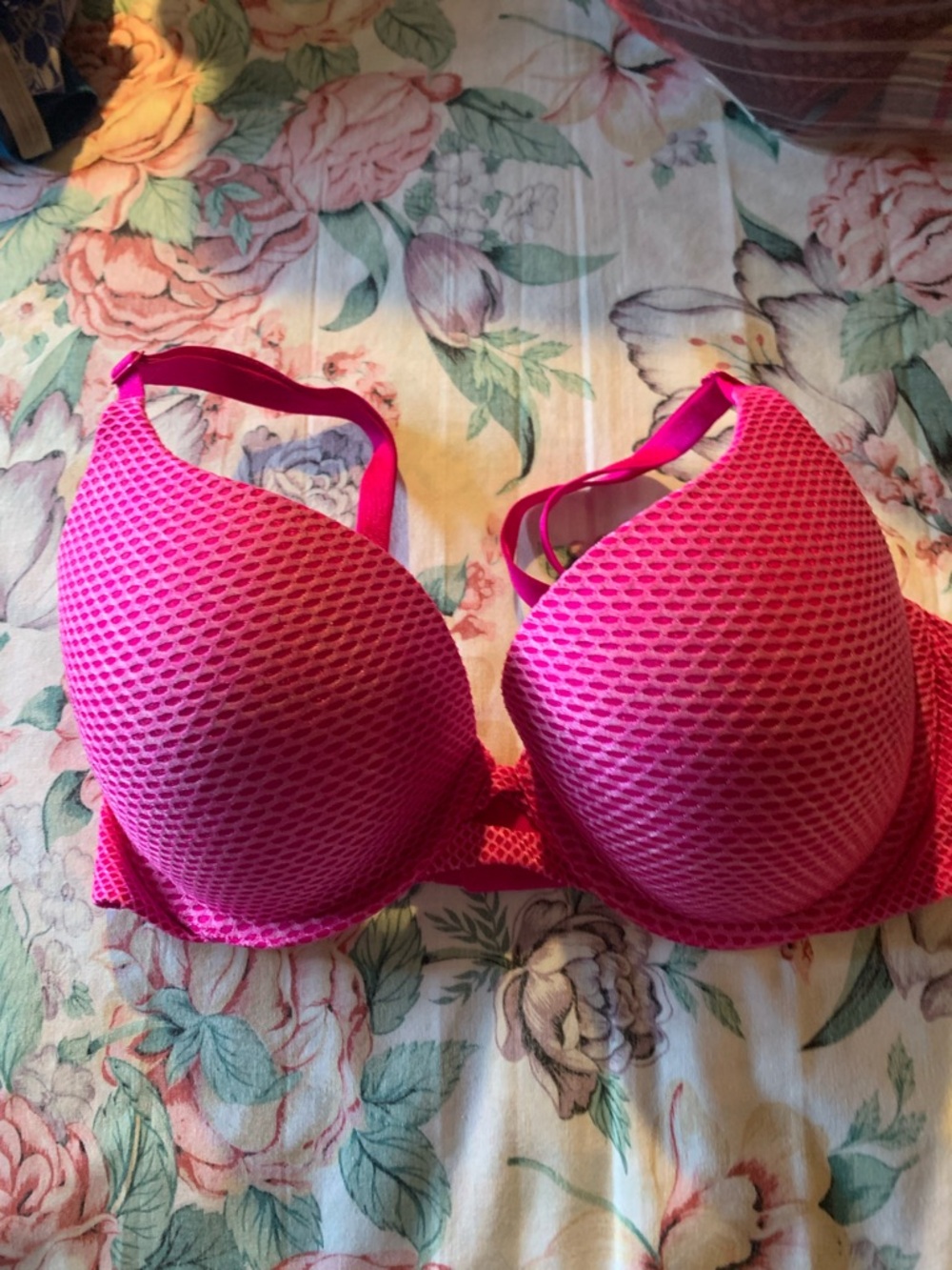 Victoria SecretWomen's Pink Mesh Push-Up Bra  Size 32 DD
